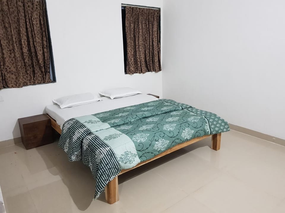 Bahar Deluxe Bed and Breakfast in Maharashtra