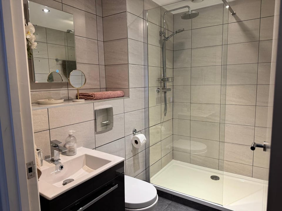 Centrally located apartment in Duke Street- free parking- two bathrooms Apartment in Liverpool