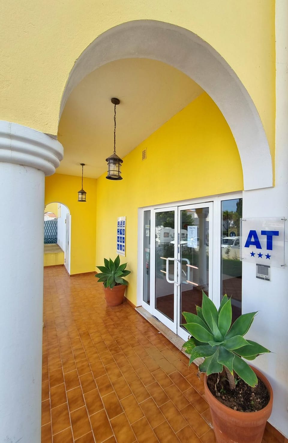 Facade/entrance
