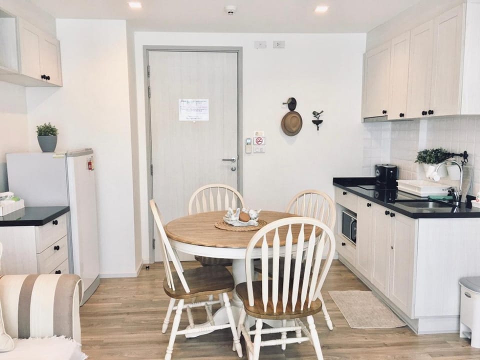 Summer Huahin Condo612,Near beach&Cicada,Beautiful swimming pool Apartment in Nong Kae
