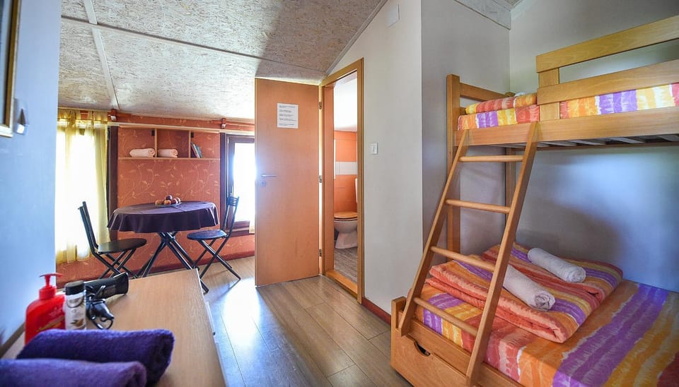 Breakfast, bunk bed