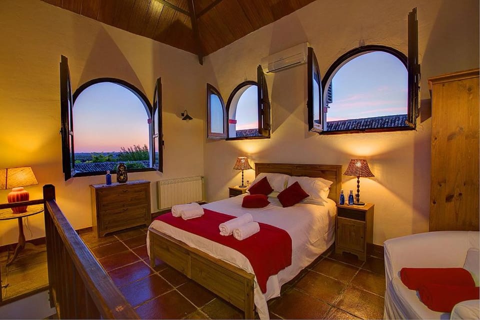 Bed, View (from property/room), Photo of the whole room, Bedroom