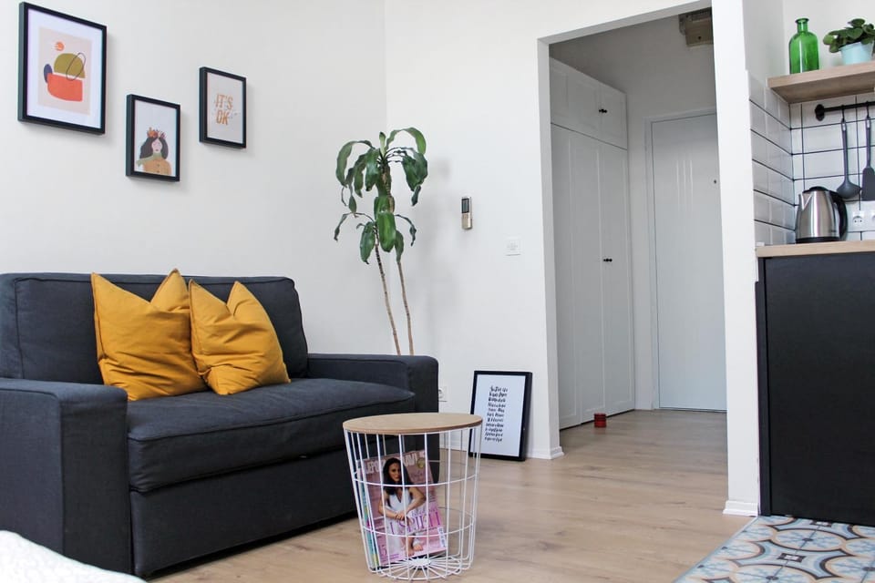 Bed, Living room