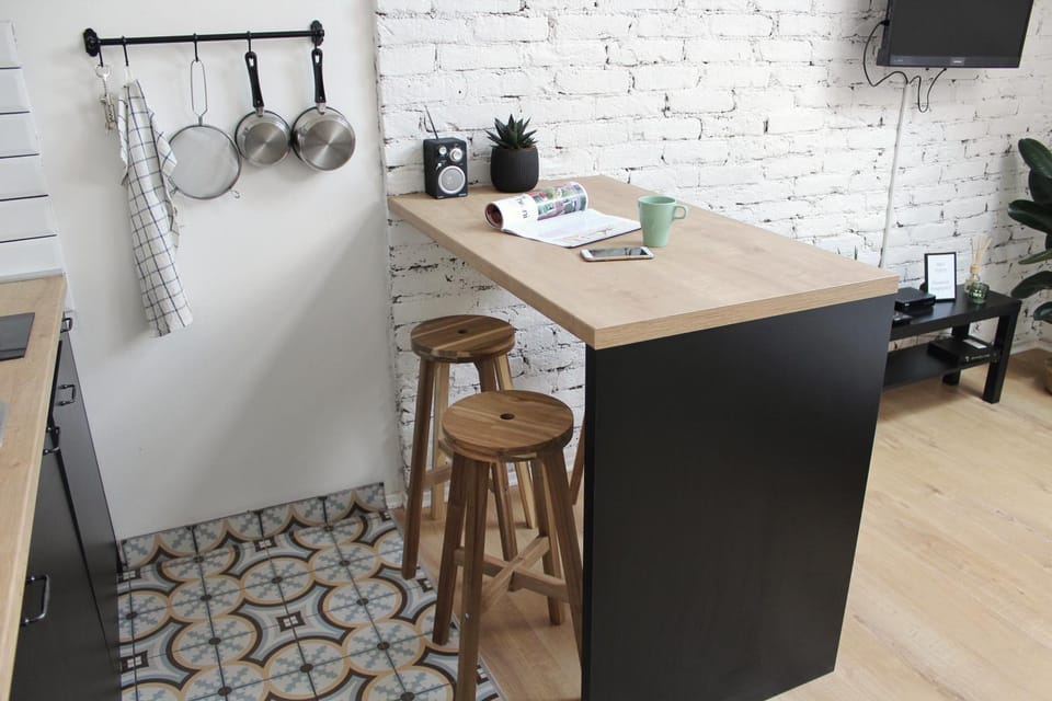 Kitchen or kitchenette, Dining area