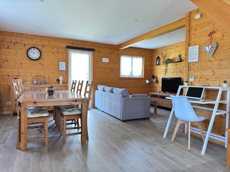 Seating area, Dining area
