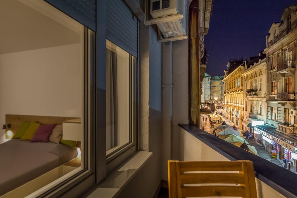 Neighbourhood, Balcony/Terrace, Decorative detail, City view, Street view