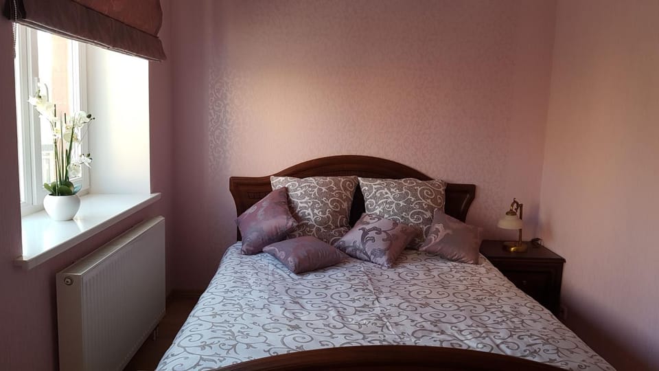 Bed, Decorative detail, Bedroom