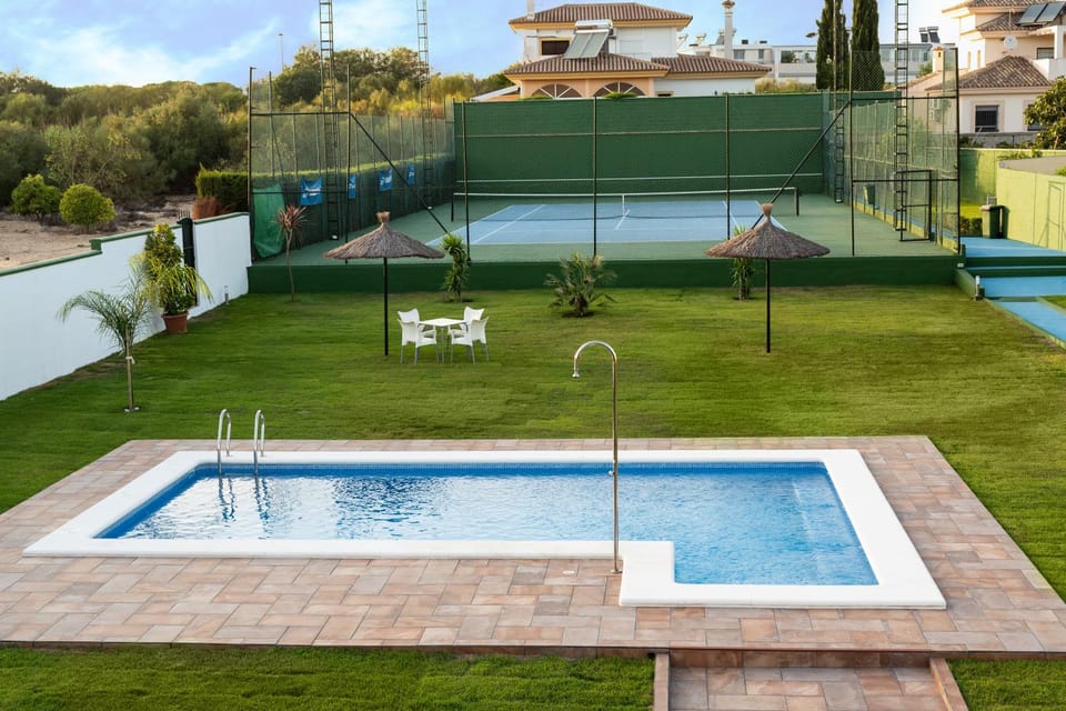 Garden, Tennis court, Swimming pool