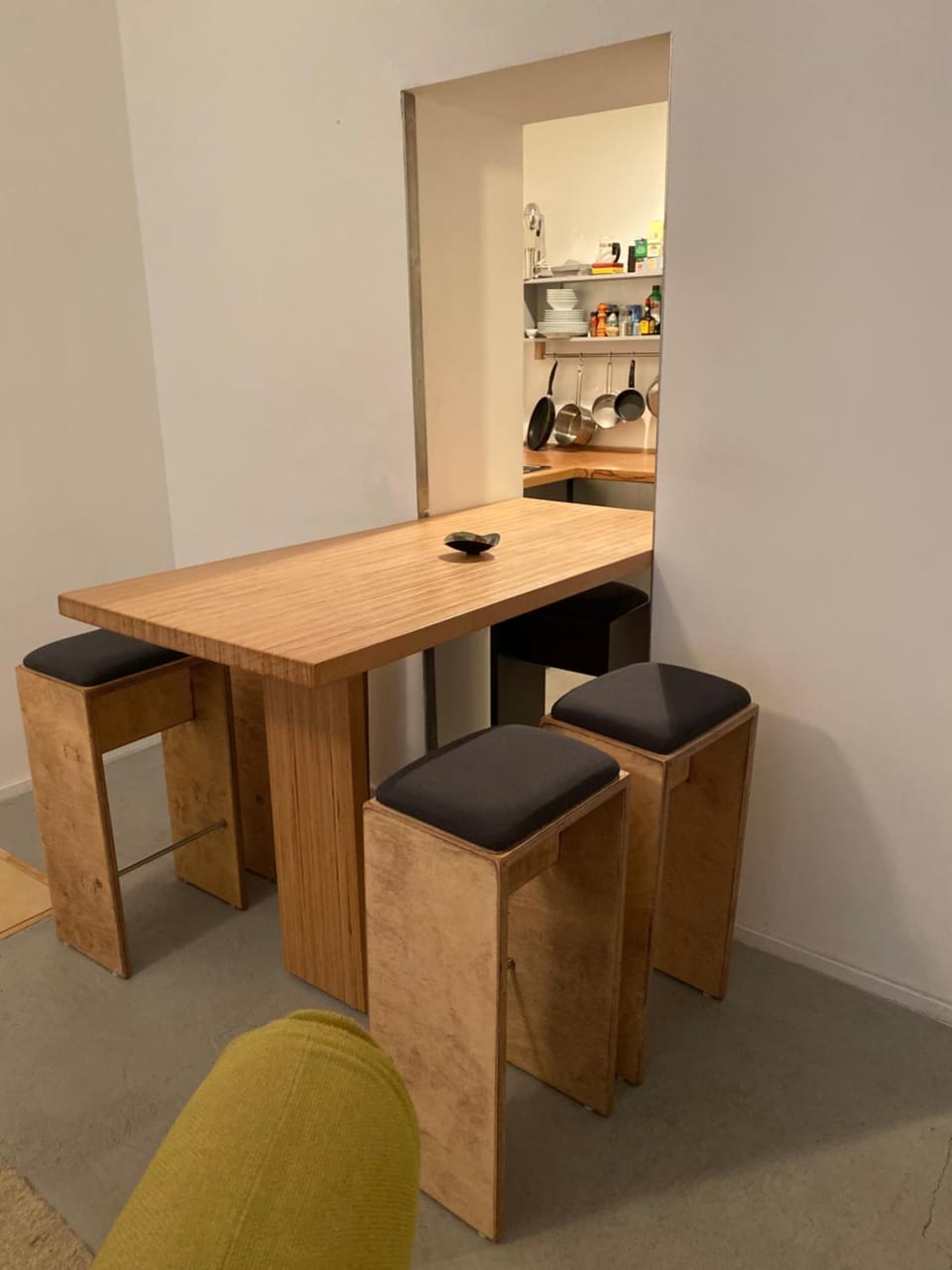 Ladenwohnung in Kreuzberg mit Parkplatz in einer Tiefgarage Apartment in Berlin