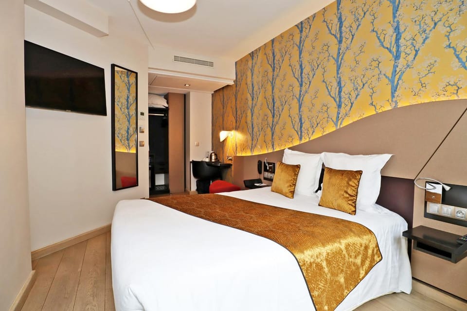 TV and multimedia, Photo of the whole room, Bedroom