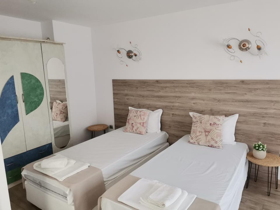 Bathroom, TV and multimedia, towels, air conditioner