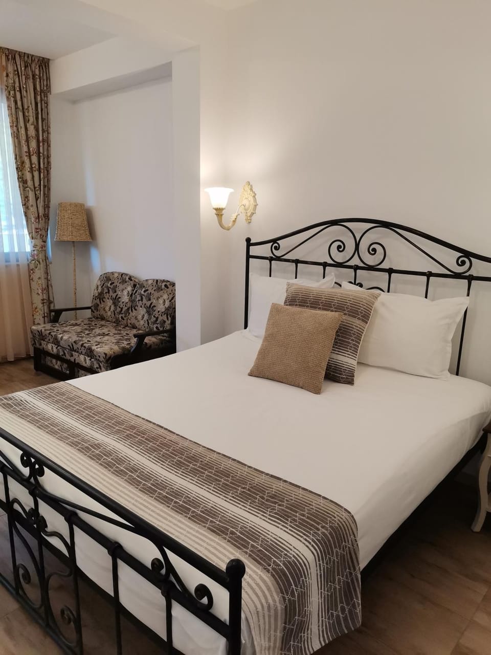 Bathroom, TV and multimedia, Balcony/Terrace, hair dryier, towels, wardrobe, air conditioner