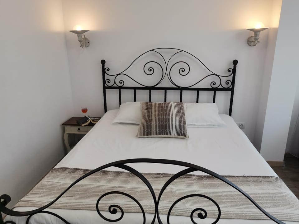 Bathroom, TV and multimedia, Balcony/Terrace, hair dryier, towels, wardrobe, air conditioner