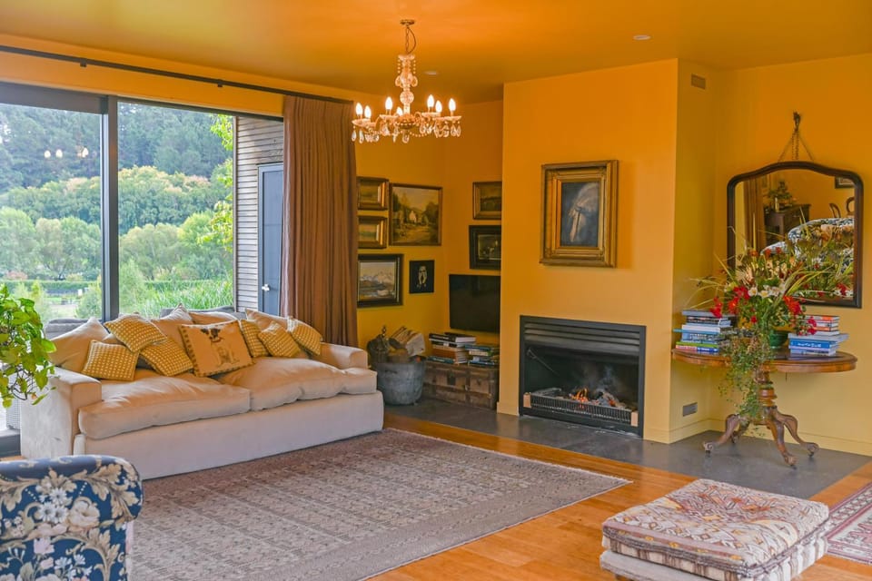Lounge or bar, Seating area