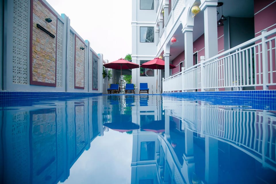 Seating area, Swimming pool