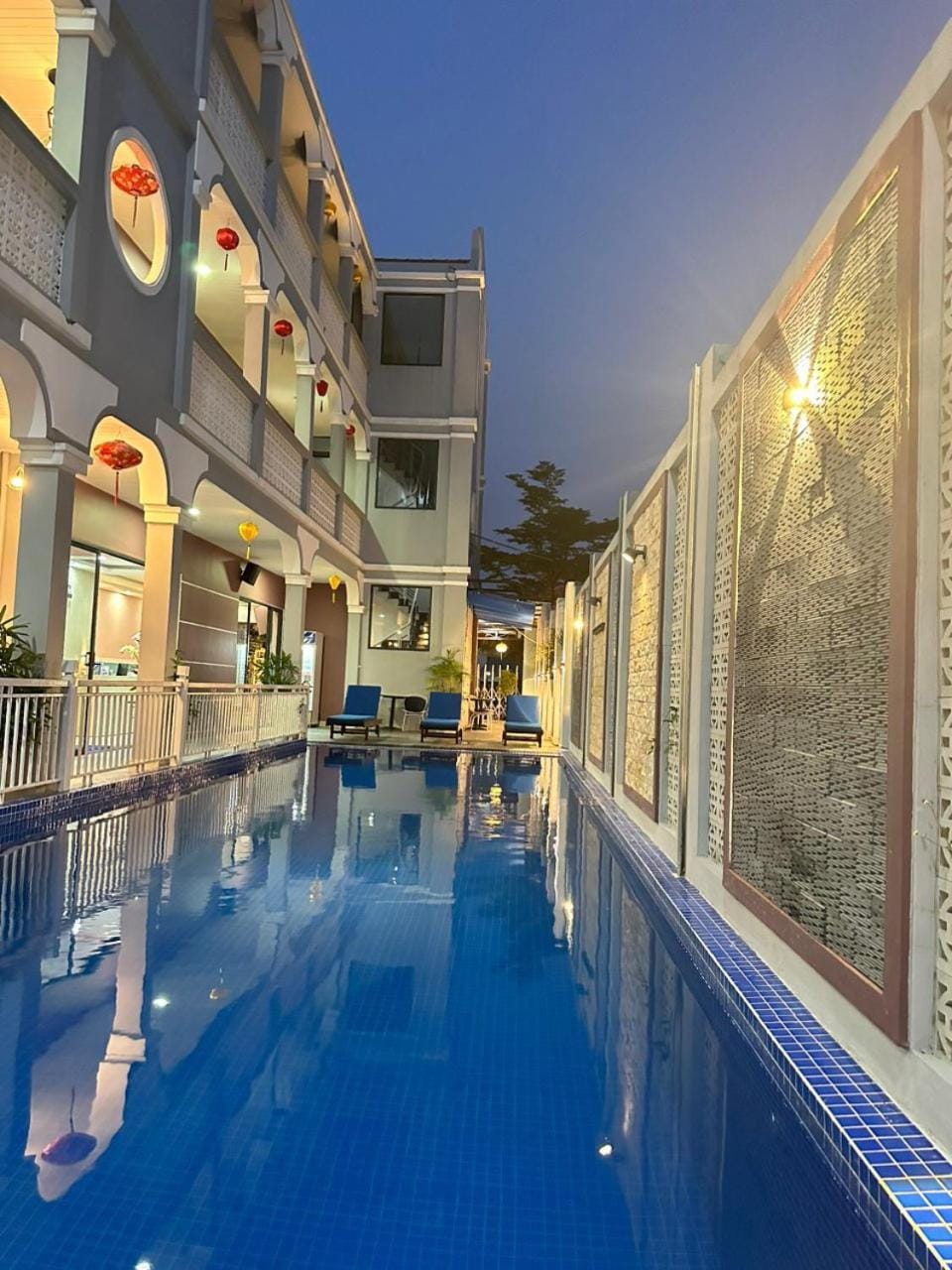 Property building, Natural landscape, Pool view, Swimming pool