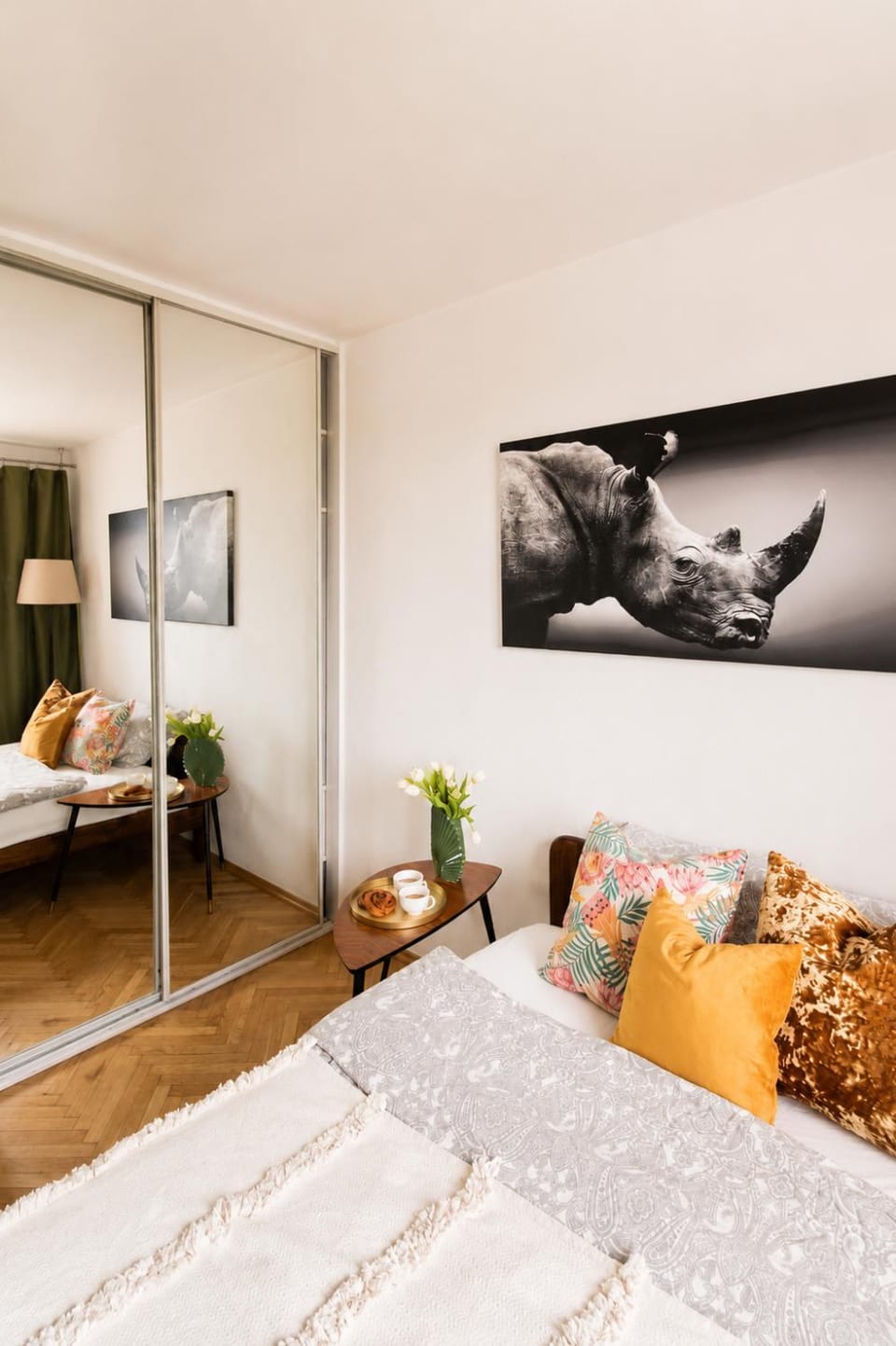 Bed, Living room, Photo of the whole room, Seating area, Bedroom