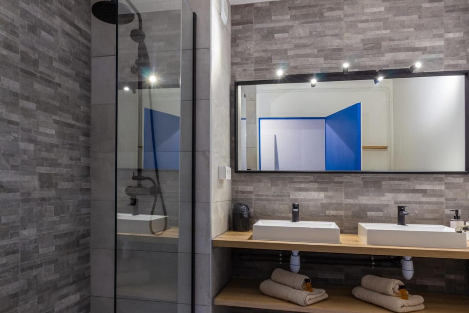 Shower, Bathroom, towels