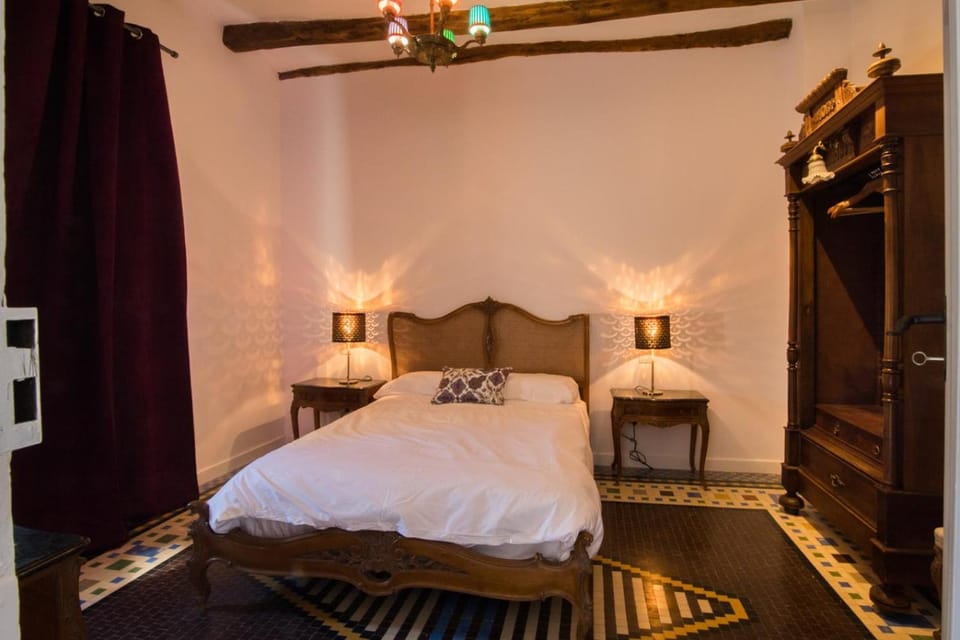 Photo of the whole room, Bedroom