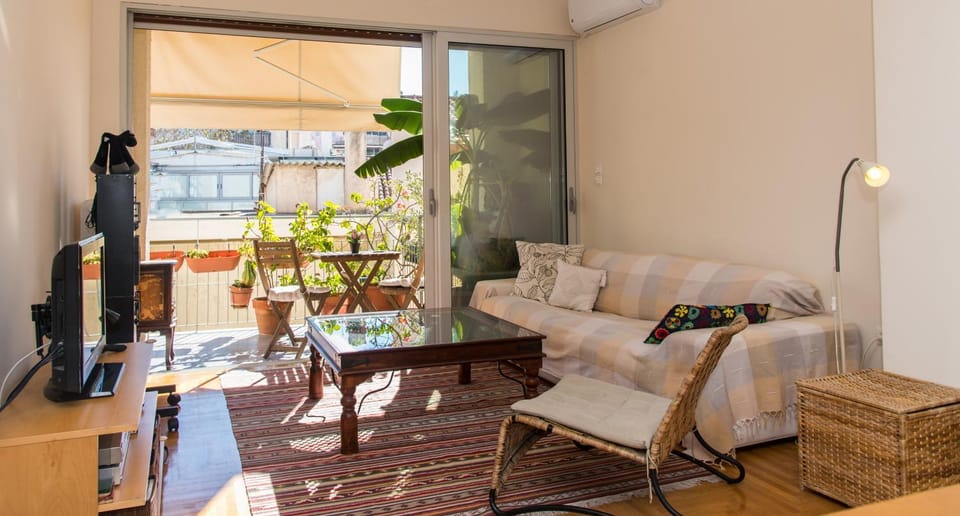 Communal lounge/ TV room, Spring, Summer, Library, View (from property/room), Balcony/Terrace, Decorative detail, Landmark view