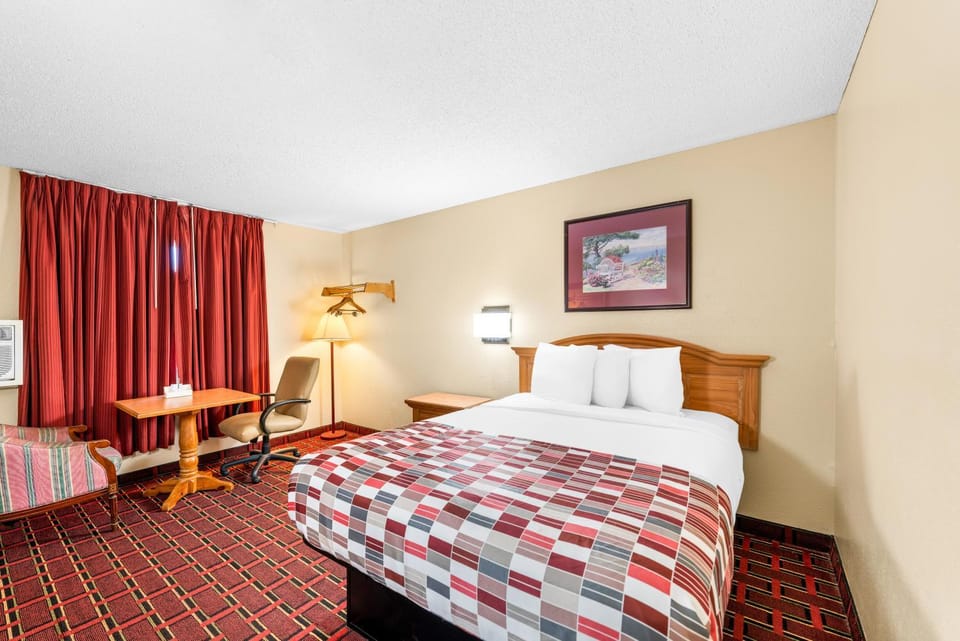 Bed, Seating area, Bedroom