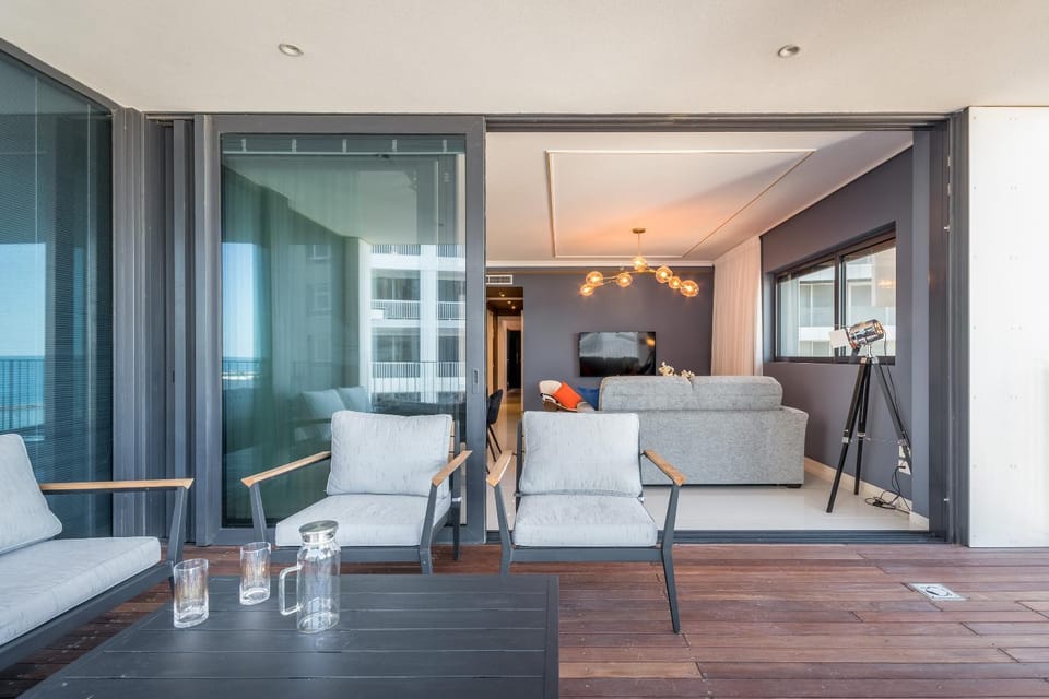 Front of Beach - Trumpeldoor street Apartment in Tel Aviv-Yafo