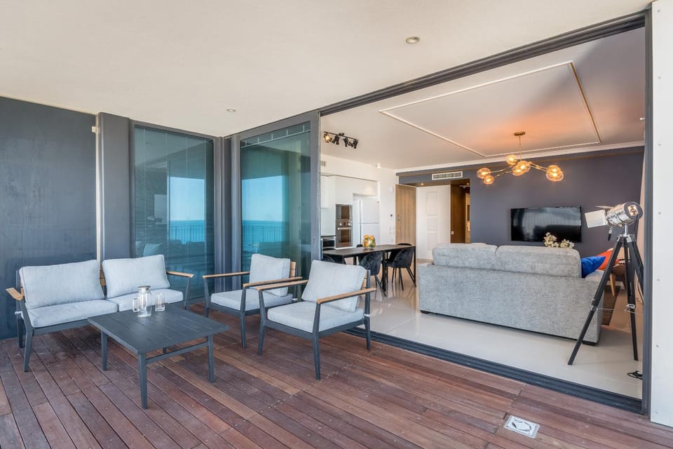 Front of Beach - Trumpeldoor street Apartment in Tel Aviv-Yafo