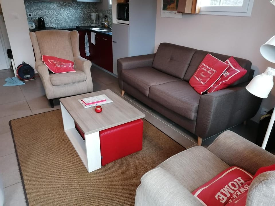 Kitchen or kitchenette, Living room, Seating area