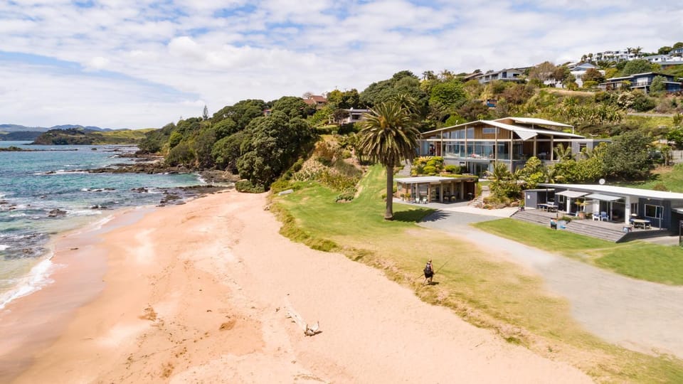Property building, Natural landscape, BBQ facilities, Garden, Balcony/Terrace, Beach, Sea view