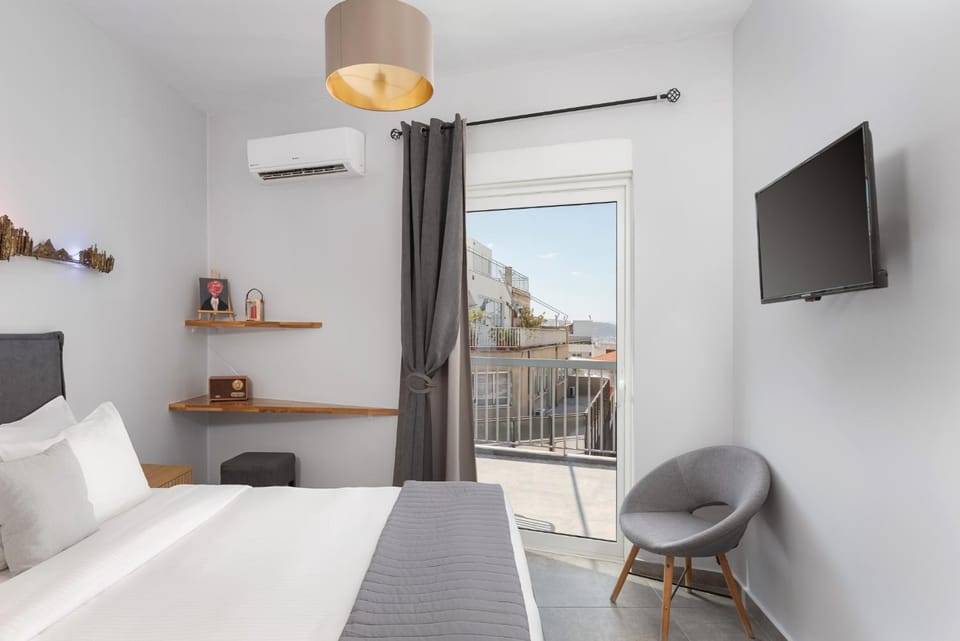 Bed, TV and multimedia, Balcony/Terrace, Bedroom, air conditioner