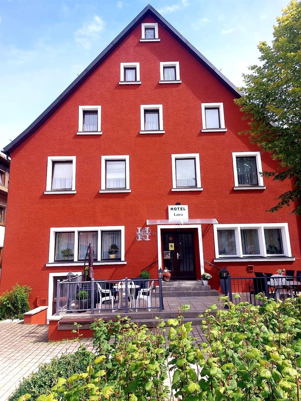 Facade/entrance