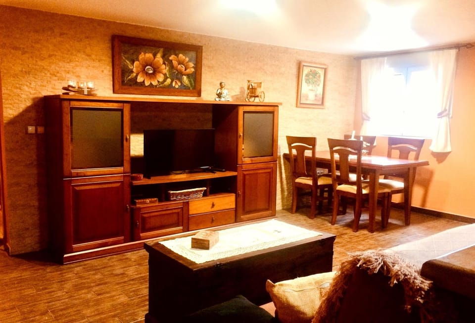 TV and multimedia, Living room, Dining area, Evening entertainment