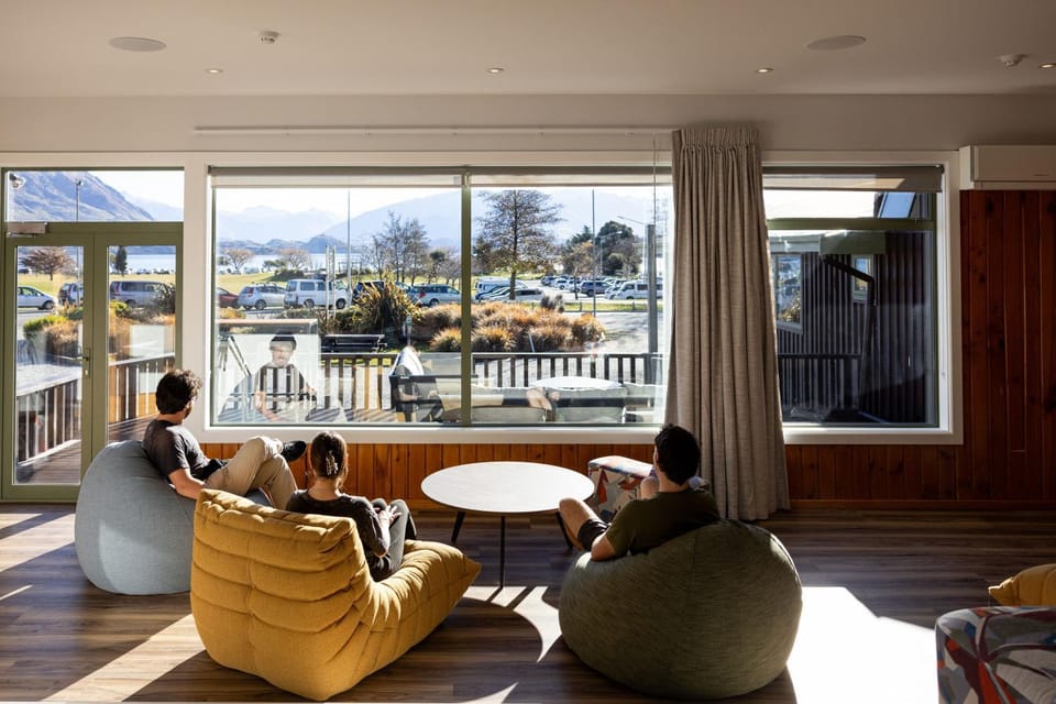 Communal lounge/ TV room, Guests, Lake view
