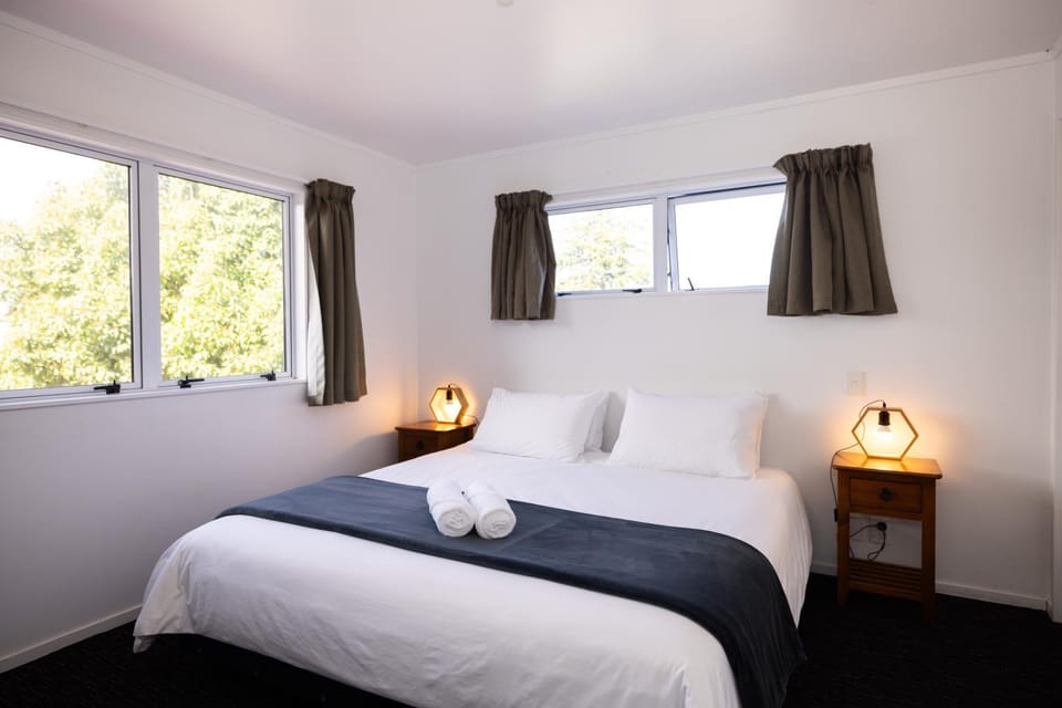 Bedroom, towels