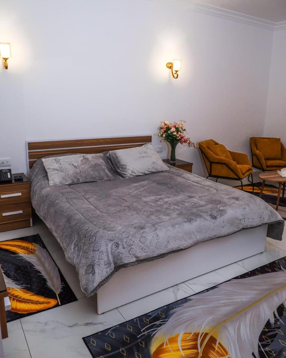 Bed, Photo of the whole room, Seating area, Bedroom