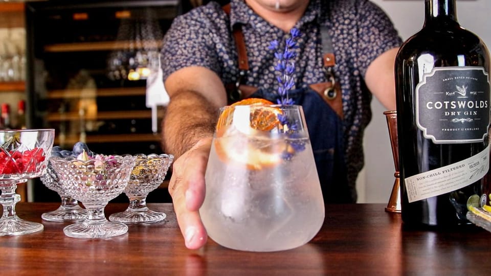 Lounge or bar, Drinks, Alcoholic drinks
