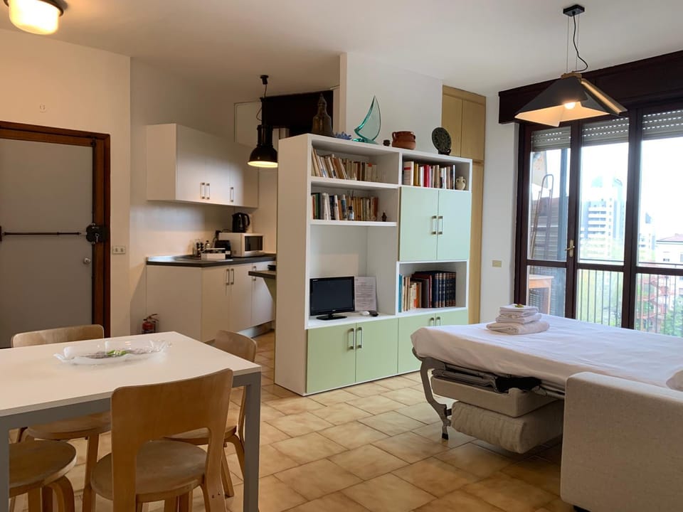 Coffee/tea facilities, Living room, Dining area, Bedroom