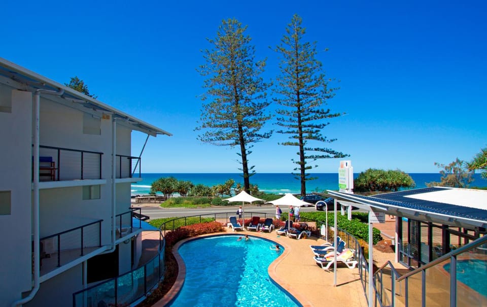 Property building, Day, Swimming pool