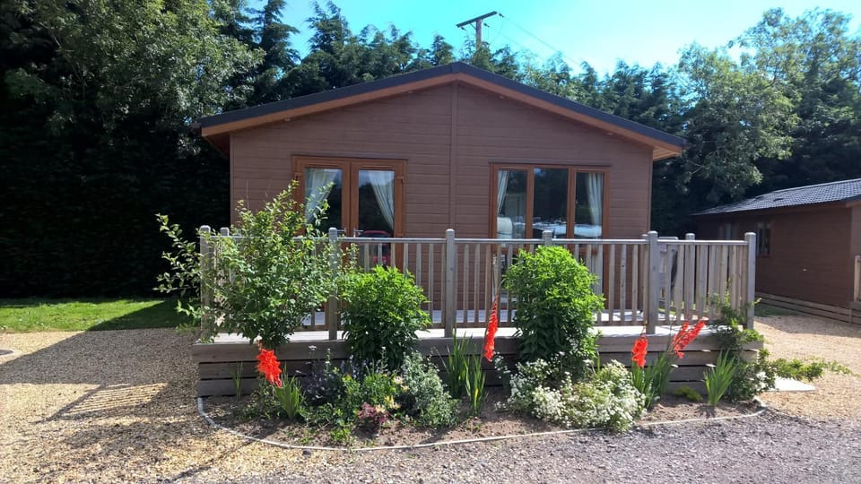 Property building, Patio, Facade/entrance, Garden