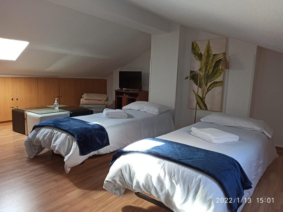 Bed, Floor plan, Bedroom