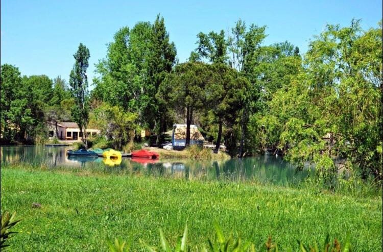 Appartement village 7 en résidence de vacances en Camargue Apartment in Arles