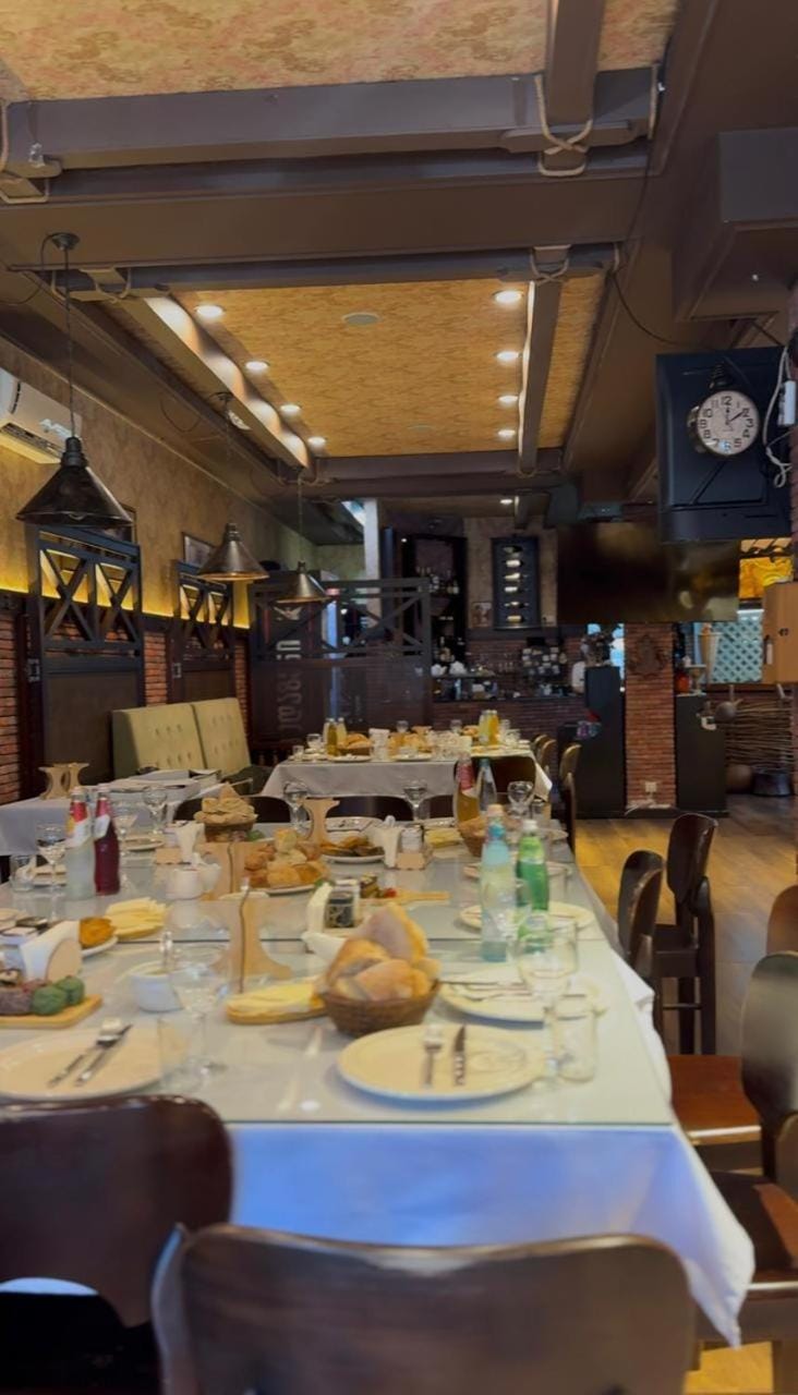 Restaurant/places to eat, Food and drinks, Banquet/Function facilities, Food, Buffet breakfast, Lunch, Dinner, Drinks