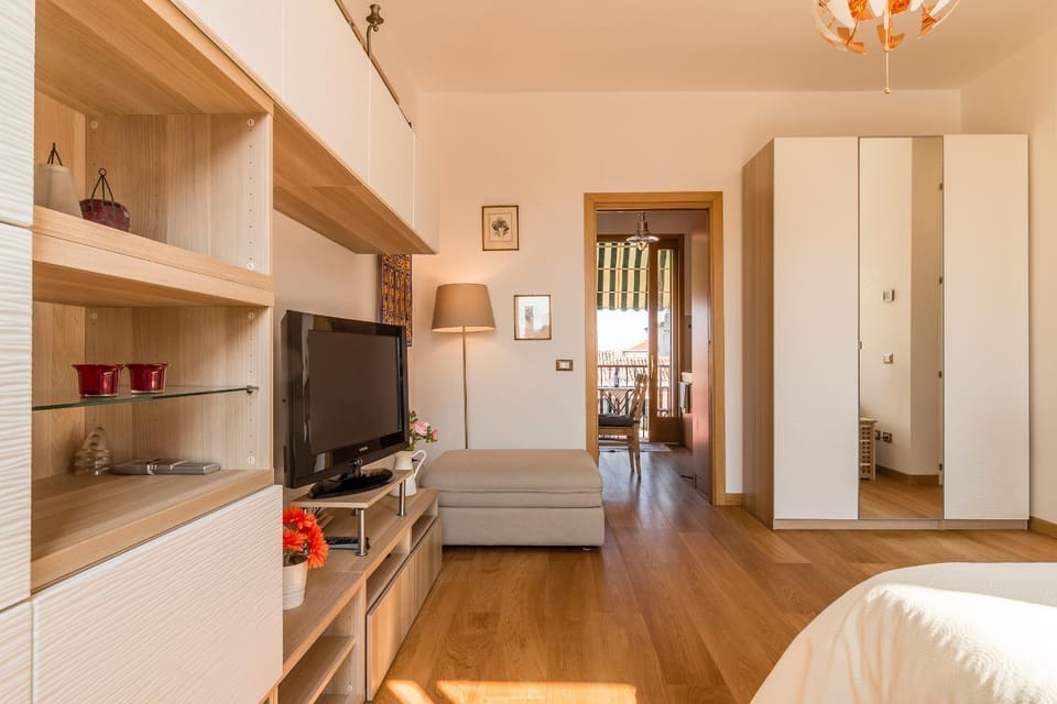 Living room, Bedroom