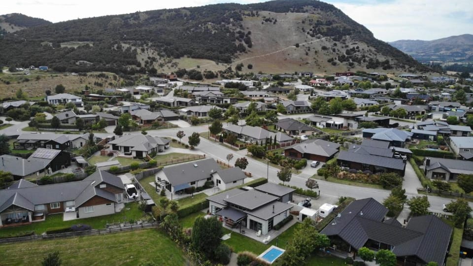 Nearby landmark, Neighbourhood, Bird's eye view, Landmark view, Mountain view