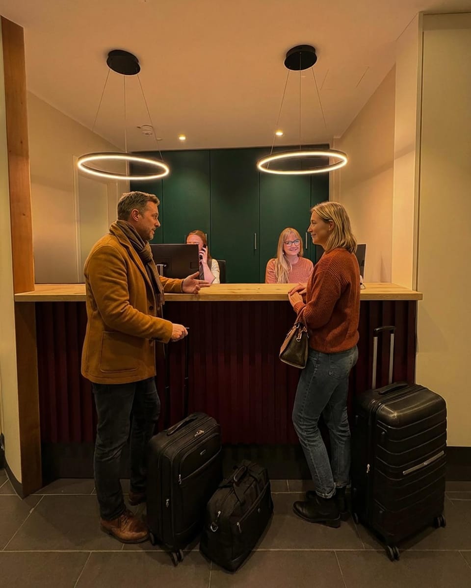 Staff, People, Lobby or reception, Business facilities, Guests, group of guests