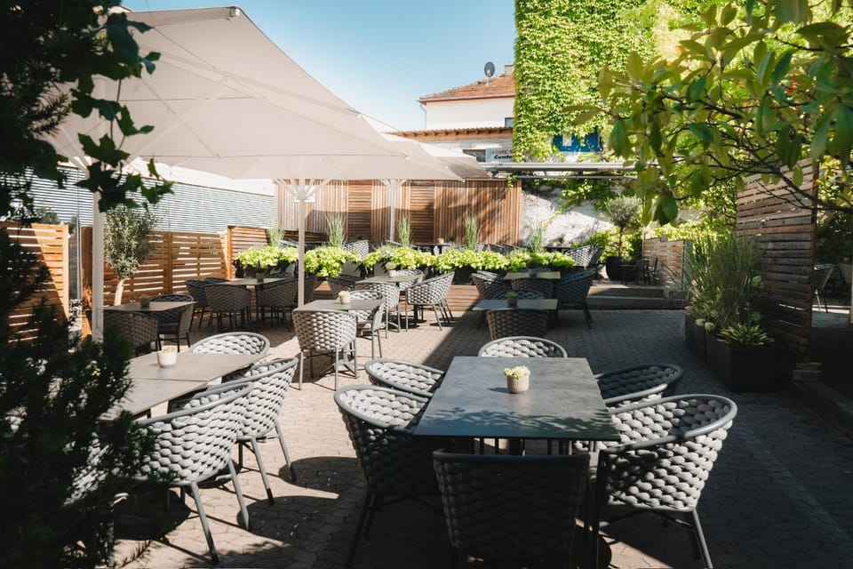 Patio, Restaurant/places to eat, Garden, Balcony/Terrace