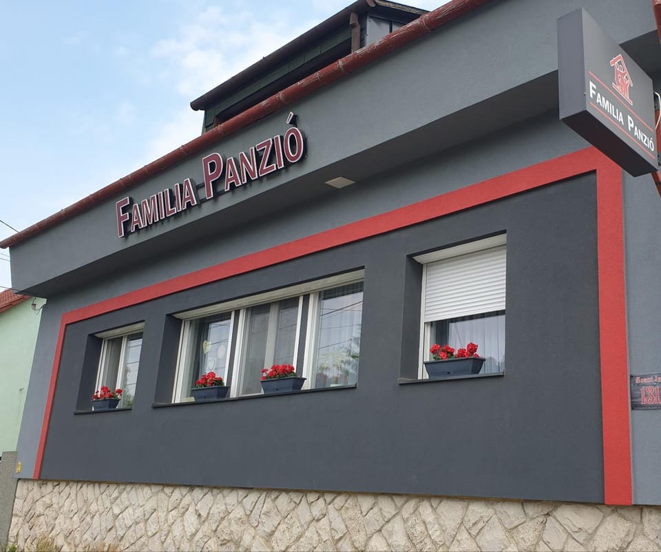 Familia Panzió & Apartmanház Győr Bed and Breakfast in Hungary