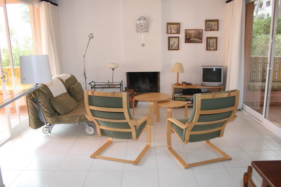 Communal lounge/ TV room, Living room