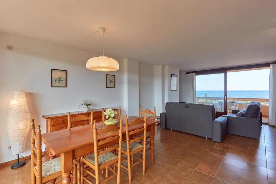 Natural landscape, Living room, Dining area, Sea view