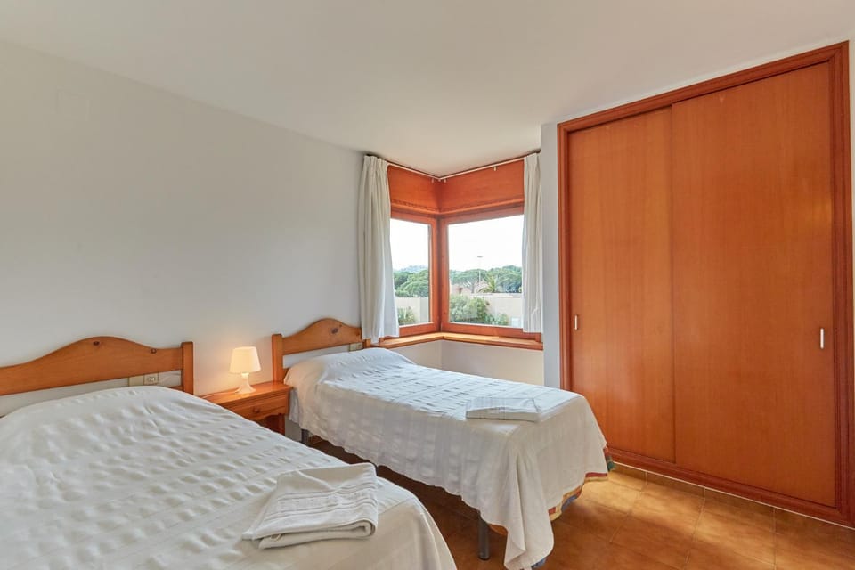 Bed, Photo of the whole room, Bedroom, wardrobe